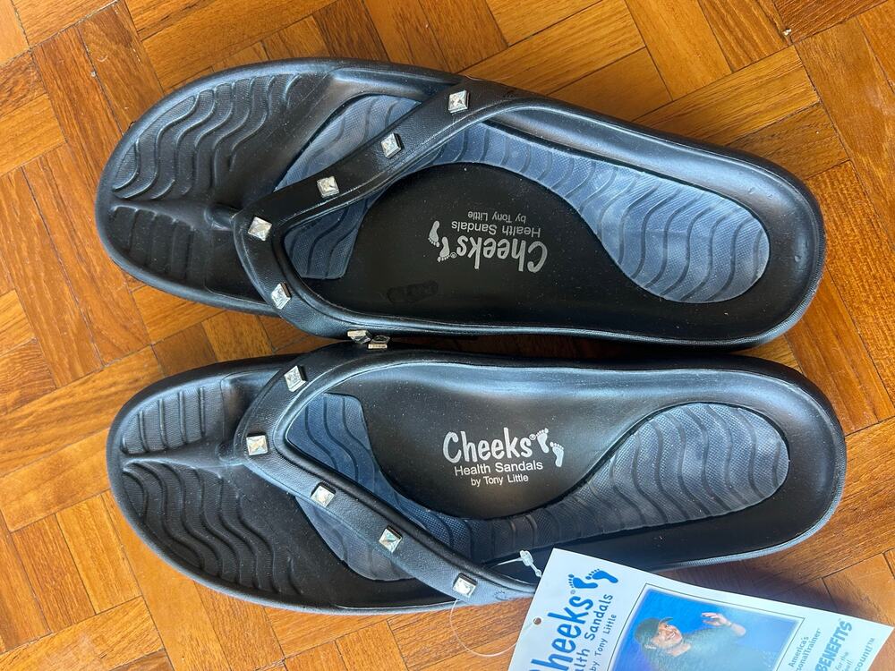 NWT Black Cheeks Sandals